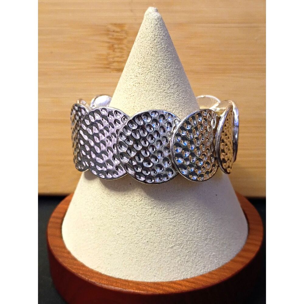 Pretty Stretch Bracelet Hammered Silver-tone Circle Link features Textured Discs